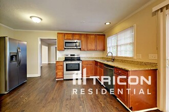 11810 Lansbury Ct in Charlotte, NC - Building Photo - Building Photo