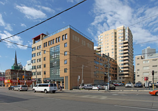 80-106 Dundas St E in Toronto, ON - Building Photo - Building Photo