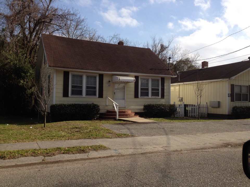 1825 Dayton St in North Charleston, SC - Building Photo