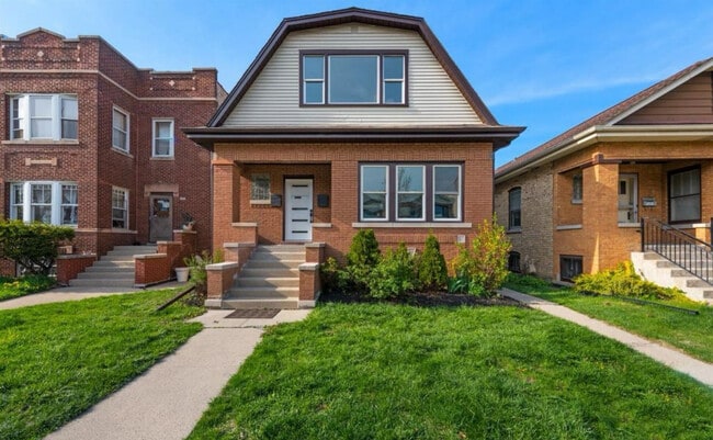 4846 W Roscoe St, Unit Apt #2