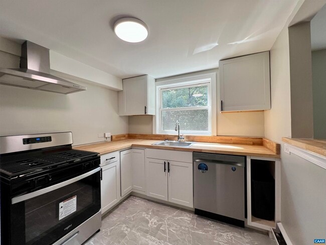 property at 2525 Woodland Dr