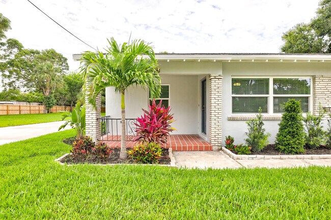 1004 Boston Ave in Fort Pierce, FL - Foto de edificio - Building Photo