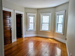 294A Boston Ave in Medford, MA - Building Photo - Building Photo