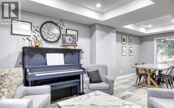 1141 Hall Ave in Windsor, ON - Foto de edificio - Building Photo