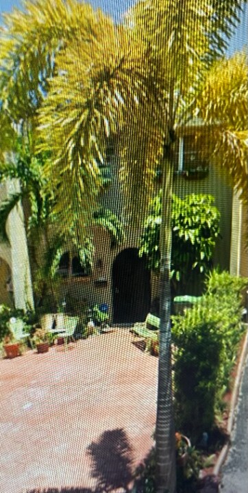 6955 W 2nd Ln in Hialeah, FL - Building Photo
