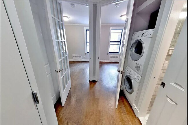 1373 1st Ave., Unit 5 in New York, NY - Building Photo - Building Photo