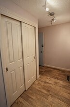 3711 26th Pl W, Unit 108 in Seattle, WA - Foto de edificio - Building Photo