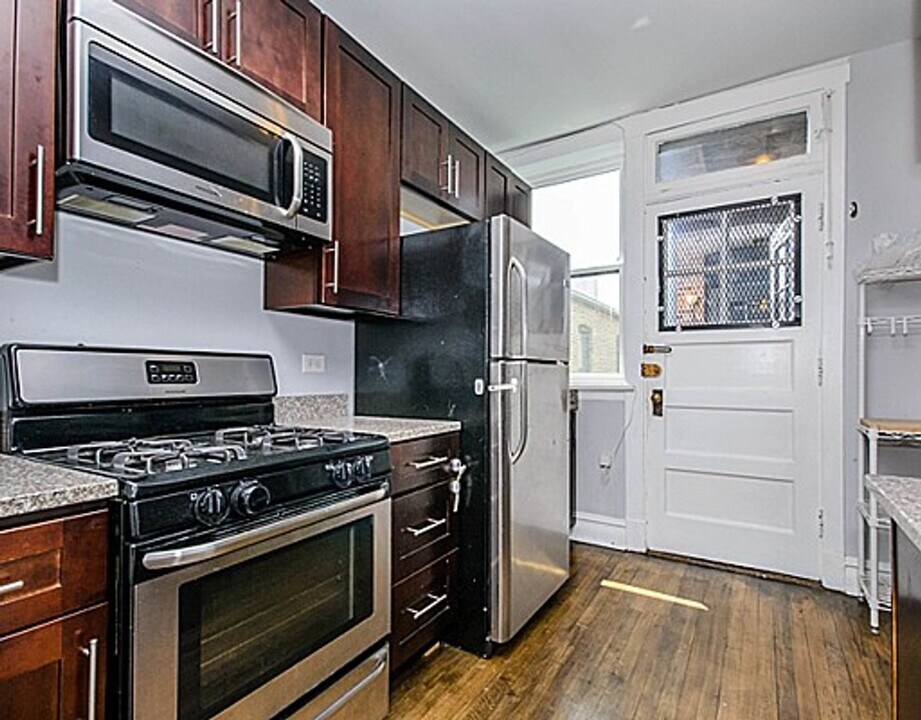 1445 W Balmoral Ave in Chicago, IL - Building Photo