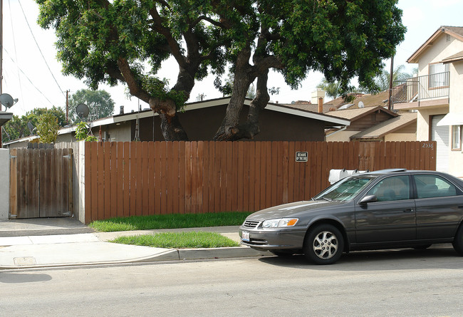 2536 Orange Ave in Costa Mesa, CA - Building Photo - Building Photo