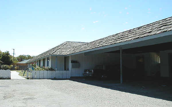 208 Floyd Ave in Modesto, CA - Building Photo