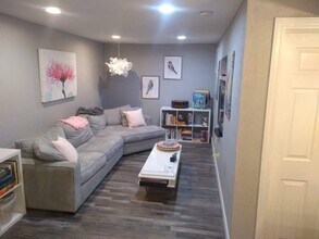 2415 N Vine St, Unit 1upstairs in Denver, CO - Building Photo - Building Photo