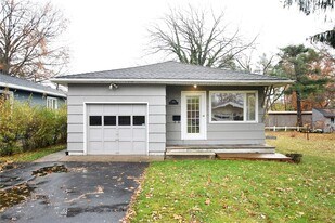 300 Howland Ave in Rochester, NY - Building Photo