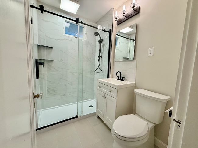 35-37 Lindale Ave in Dedham, MA - Foto de edificio - Building Photo