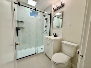 35-37 Lindale Ave in Dedham, MA - Foto de edificio - Building Photo