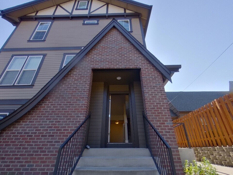 335 NW 25th St in Corvallis, OR - Foto de edificio