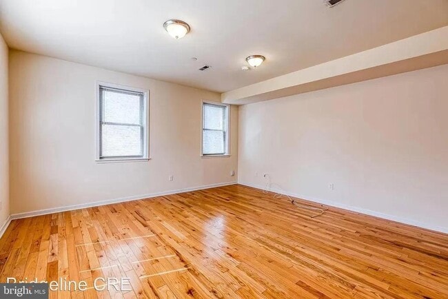 property at 2400 W Thompson St