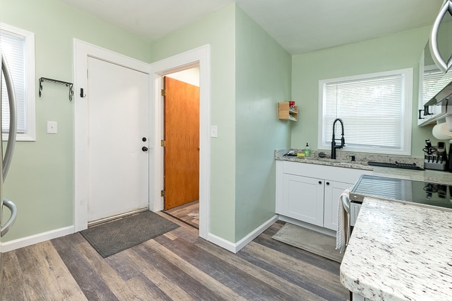 321 W Lapeer St in Lansing, MI - Foto de edificio - Building Photo