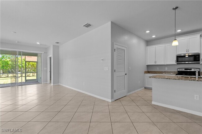 3041 Royal Gardens Ave in Ft. Myers, FL - Foto de edificio - Building Photo