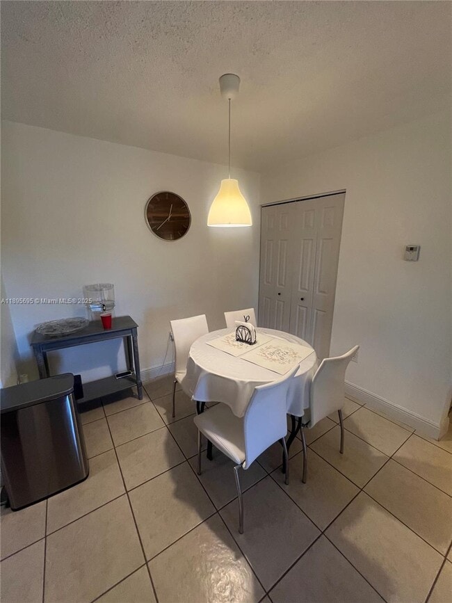 10765 SW 108th Ave in Miami, FL - Building Photo - Building Photo