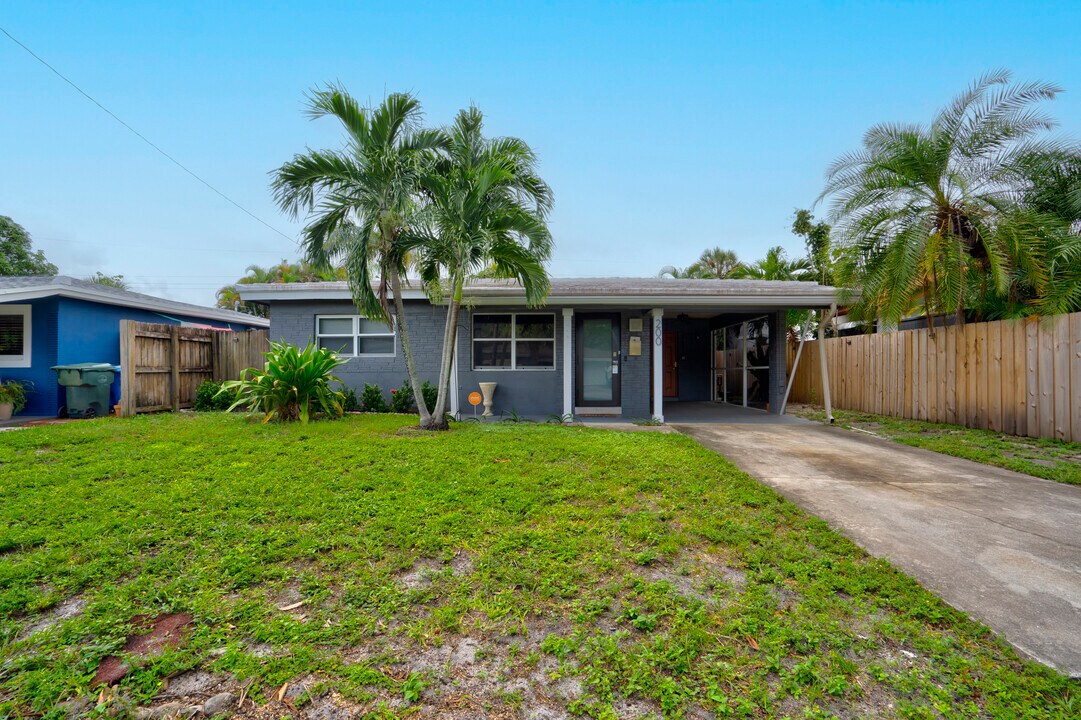 200 NE 43rd St in Oakland Park, FL - Foto de edificio