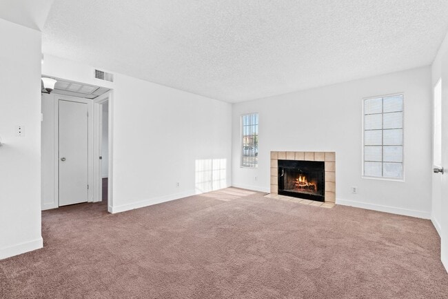 2685 Jennydiane Dr in Las Vegas, NV - Building Photo - Building Photo