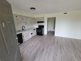 417 McGoodwin St in Warrensburg, MO - Building Photo