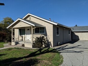 127 Beresford Ave in Redwood City, CA - Building Photo - Building Photo