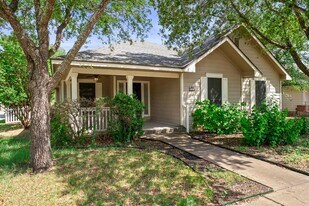 298 Hogan in Kyle, TX - Building Photo