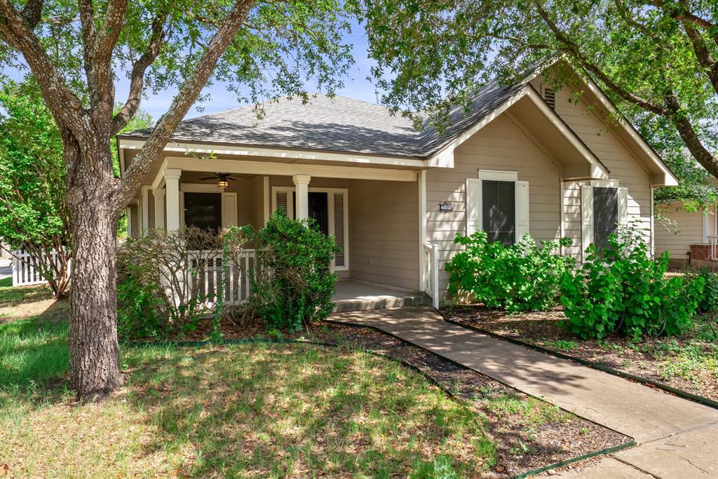 298 Hogan in Kyle, TX - Building Photo