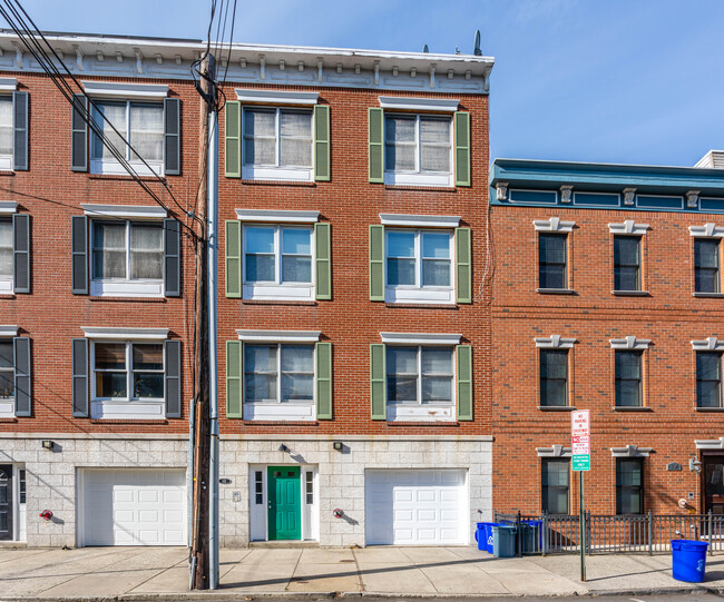 112 Adams St in Hoboken, NJ - Building Photo - Building Photo