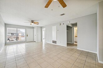 4021 Briar Hollow Dr in Dickinson, TX - Building Photo - Building Photo