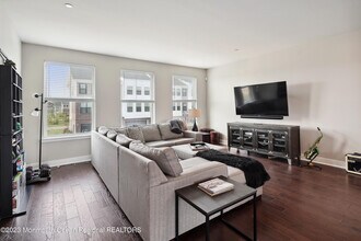 14 Kelly Wy in Tinton Falls, NJ - Building Photo - Building Photo