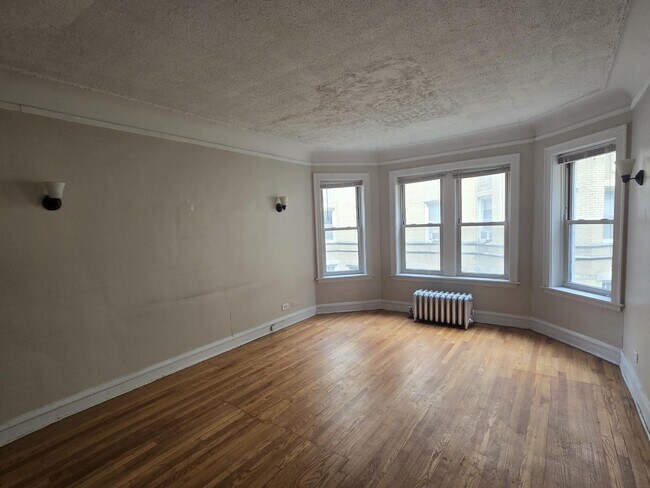 property at 1808 W Farwell Ave