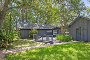 8730 Cedarspur Dr in Houston, TX - Building Photo