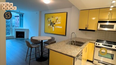 138 Espl E Espl E in North Vancouver, BC - Building Photo - Building Photo