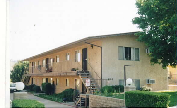 8104-8108 Golden Ave in Lemon Grove, CA - Foto de edificio
