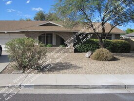 1028 E Paradise Ln in Phoenix, AZ - Building Photo