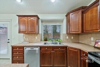 3514 N Hawkins Ave in Meridian, ID - Building Photo - Building Photo