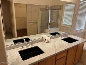 5764 Yellowcrest Ct in Las Vegas, NV - Building Photo - Building Photo
