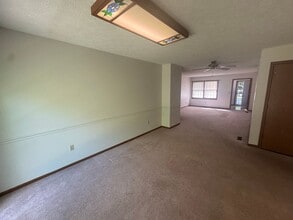 1302 Frank Dr in Wooster, OH - Building Photo - Building Photo