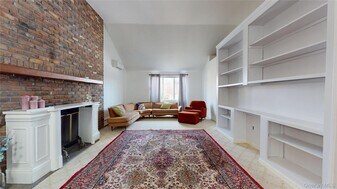 178 Barnes Rd in Moriches, NY - Building Photo