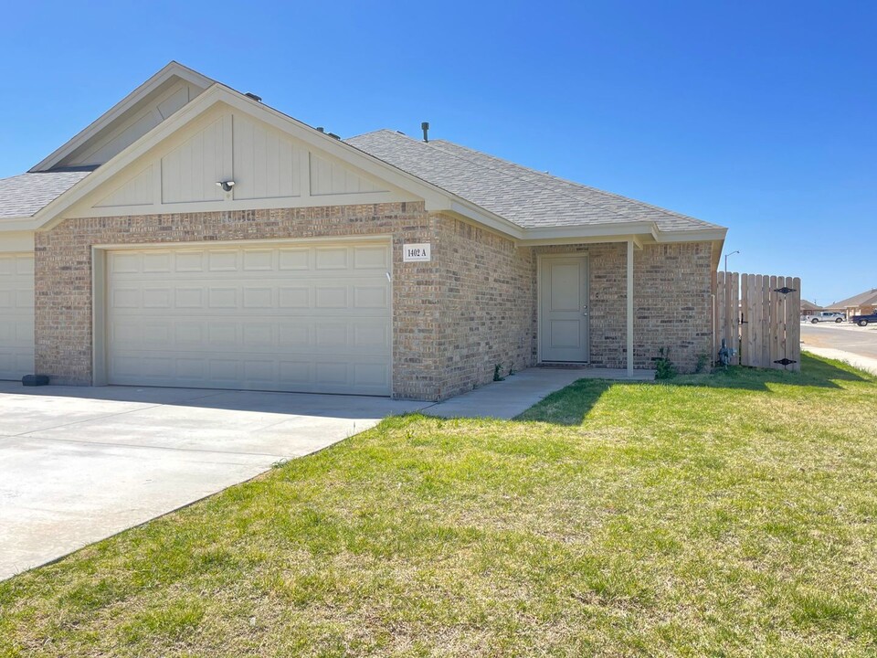 1402 17th St in Shallowater, TX - Building Photo