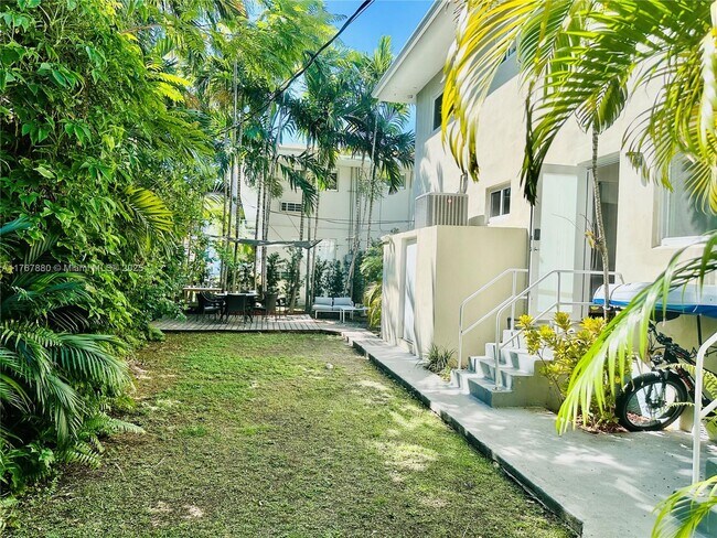 9871 W Bay Harbor Dr-Unit -1A in Bay Harbor Islands, FL - Building Photo - Building Photo