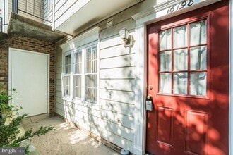 16198 Taconic Cir in Dumfries, VA - Building Photo - Building Photo