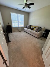 180 Hemisphere Cir in Newport News, VA - Foto de edificio - Building Photo