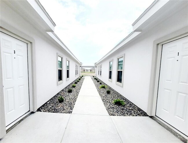 5801 Sandpiper Ave, Unit 2 in McAllen, TX - Building Photo - Building Photo