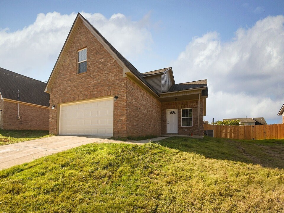 177 Blackhawk Cove in Munford, TN - Building Photo