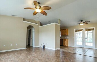 31 Stevens Dr in Midway, FL - Building Photo - Building Photo