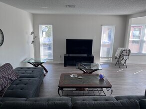 213 Buttonwood Cir, Unit 213 Buttonwood Circle in Seminole, FL - Building Photo - Building Photo