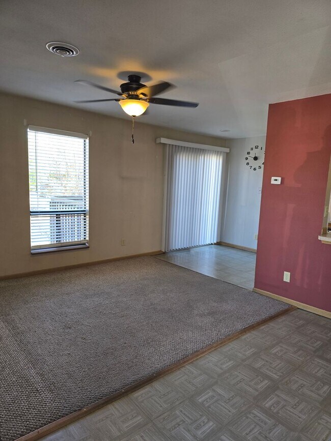 858 State Rte D in Osage Beach, MO - Building Photo - Building Photo